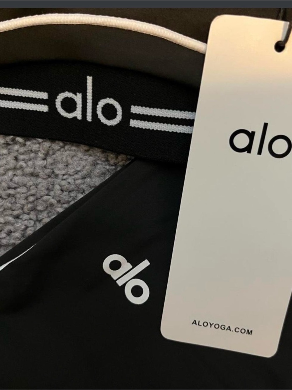 ALO Yoga Black Sports Bra with White Trim Size(S) - Picture 4 of 4
